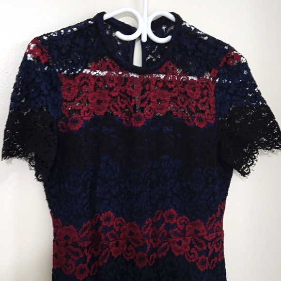 Lace dress - Picture 2 of 6